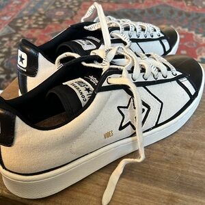 Converse Canvas/Leather Vides Wh/Blk Sneakers Sz 11.5